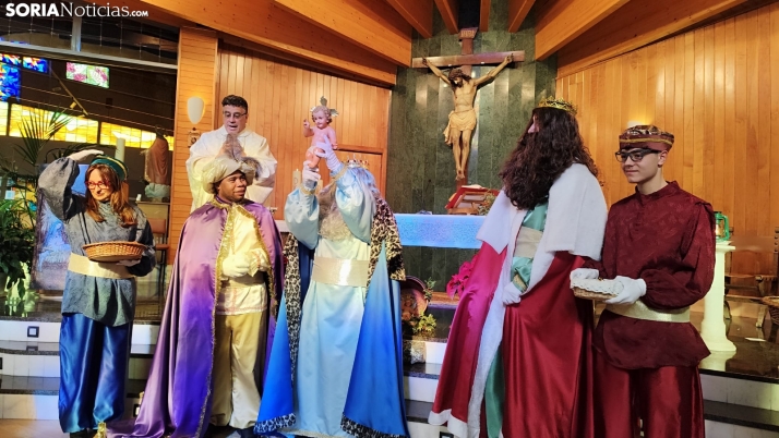 Fotos: Los Reyes Magos visitaron varios lugares de la provincia como Golmayo o la Barriada