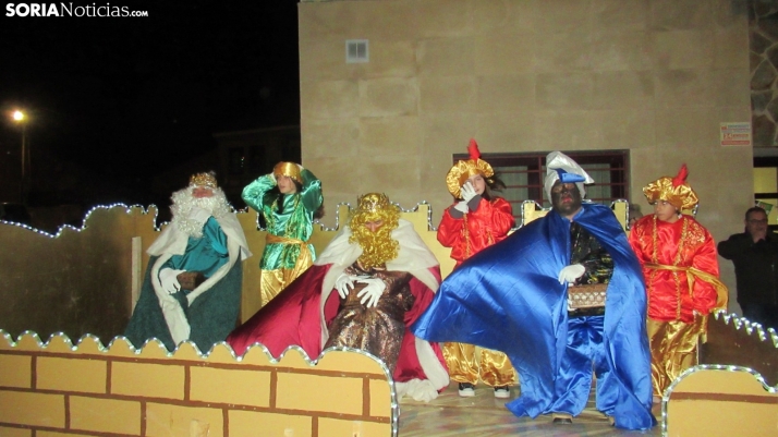 Fotos: Los Reyes Magos visitaron varios lugares de la provincia como Golmayo o la Barriada