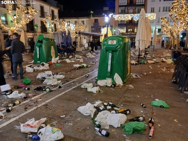 As&iacute; termin&oacute; la plaza de Herradores despu&eacute;s de la Champanada de Nochevieja