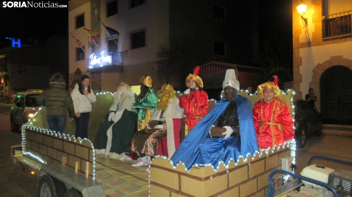 Fotos: Los Reyes Magos visitaron varios lugares de la provincia como Golmayo o la Barriada