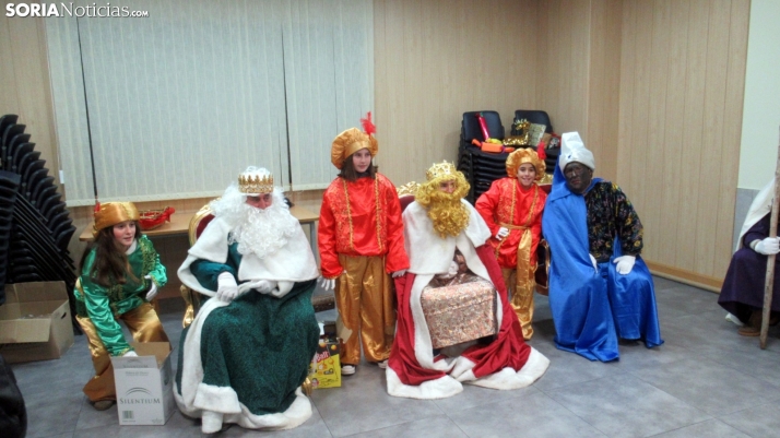 Fotos: Los Reyes Magos visitaron varios lugares de la provincia como Golmayo o la Barriada