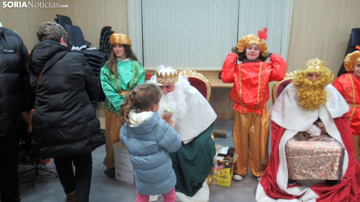 Fotos: Los Reyes Magos visitaron varios lugares de la provincia como Golmayo o la Barriada