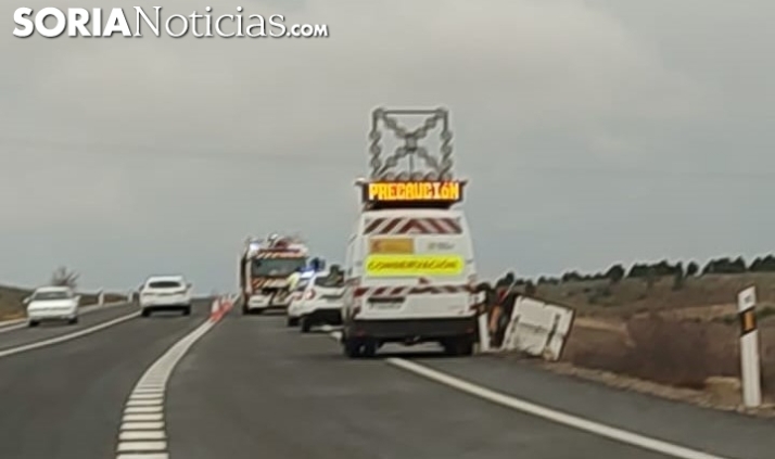 Accidente en Soria al volcar un camión en la N-122 