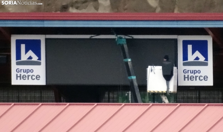 Comienzan a instalarse los nuevos videomarcadores en Los Pajaritos y estarán disponibles para el próximo partido