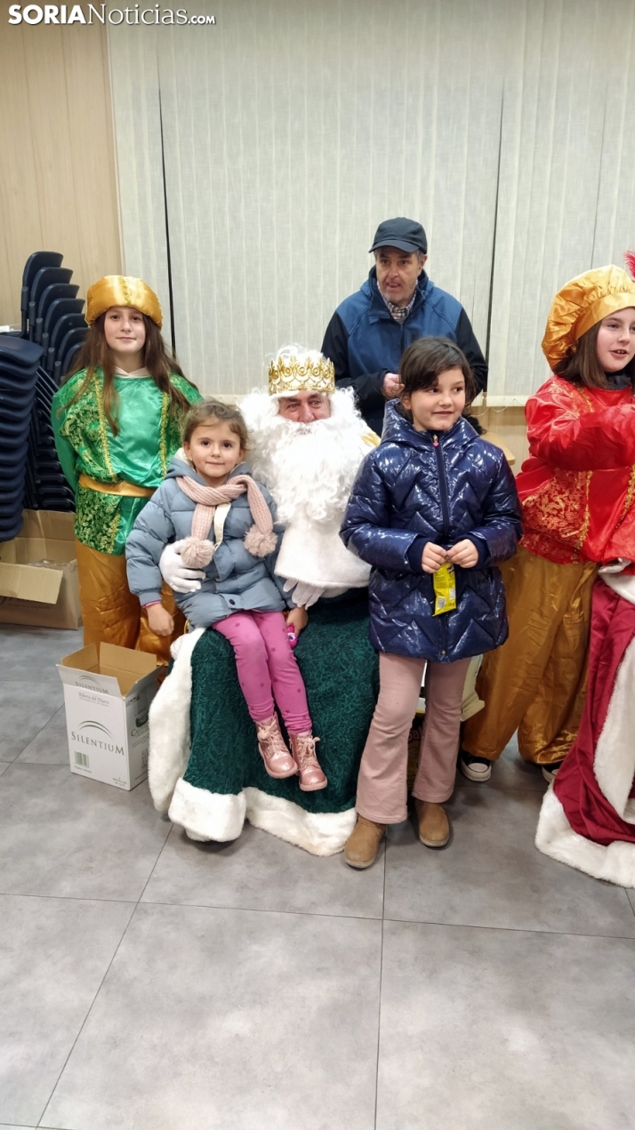 Fotos: Los Reyes Magos visitaron varios lugares de la provincia como Golmayo o la Barriada