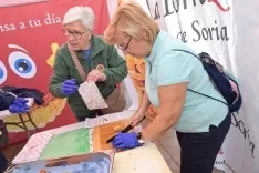 Foto 6 - Colas de hasta una hora para participar en la torreznada solidaria de Valencia