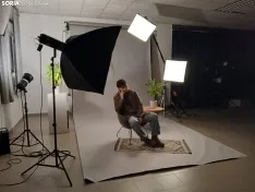 Foto 4 - Los focos de la Escuela de Arte de Soria se encienden para una sesi&oacute;n de fotograf&iacute;a que prepara a los estudiantes para la vida laboral