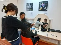 Foto 17 - Los focos de la Escuela de Arte de Soria se encienden para una sesi&oacute;n de fotograf&iacute;a que prepara a los estudiantes para la vida laboral