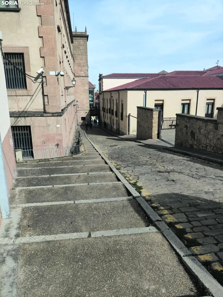 Tramos de escaleras que se mecanizarán en el Calaverón. 
