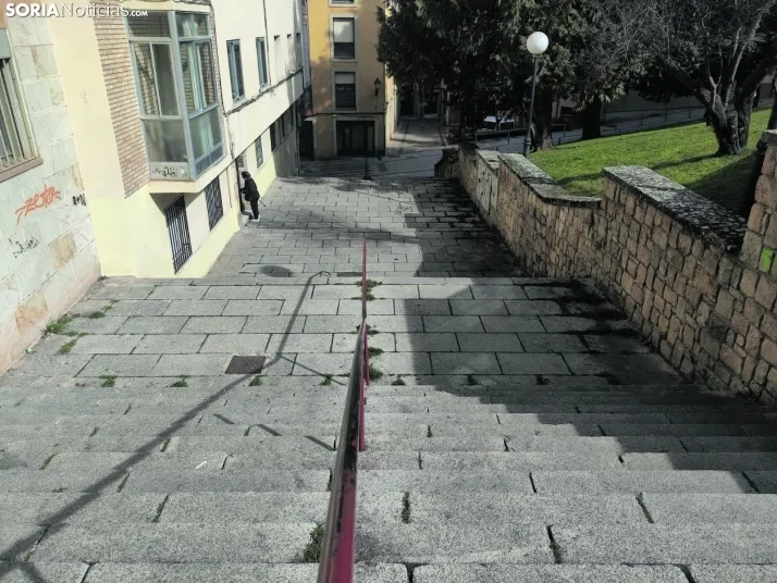 Tramos de escaleras que se mecanizarán en el Calaverón. 
