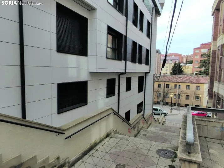 Tramos de escaleras que se mecanizarán en el Calaverón. 
