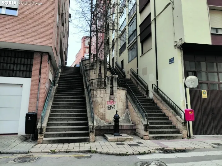 Tramos de escaleras que se mecanizarán en el Calaverón. 