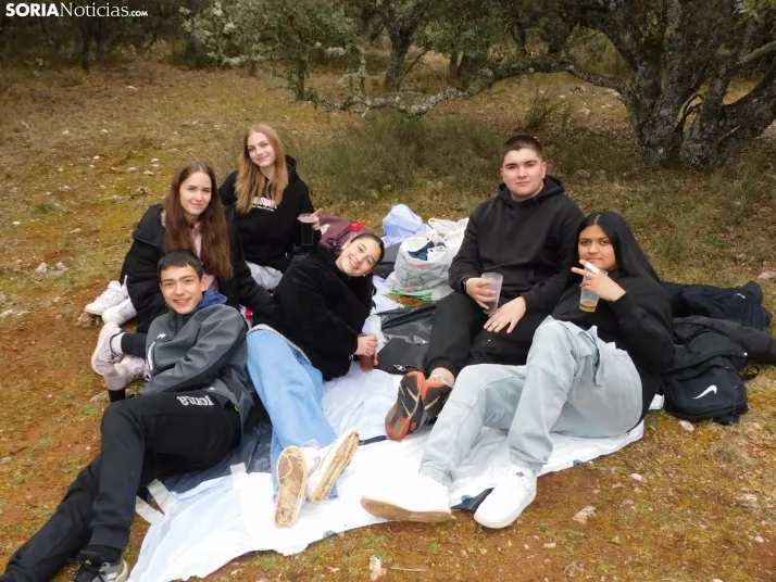 Fotos: Los Royales vuelve a congregar a decenas de j&oacute;venes para celebrar Jueves Lardero