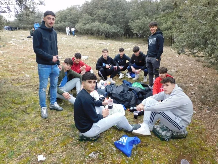 Fotos: Los Royales vuelve a congregar a decenas de j&oacute;venes para celebrar Jueves Lardero