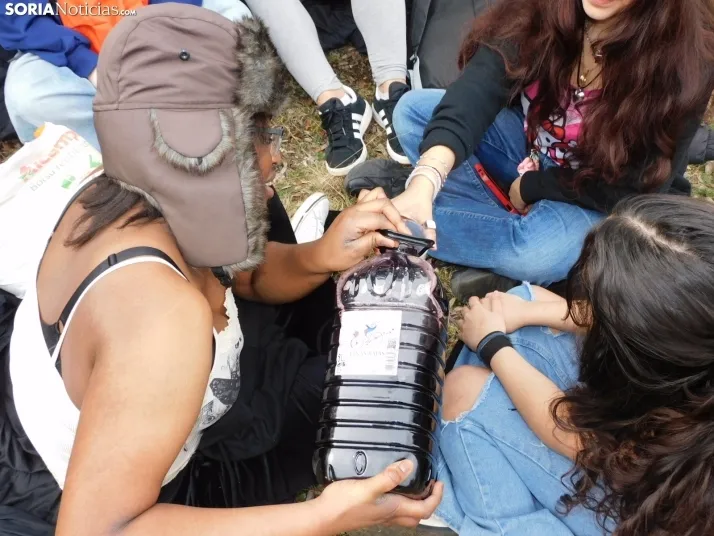 Fotos: Los Royales vuelve a congregar a decenas de j&oacute;venes para celebrar Jueves Lardero