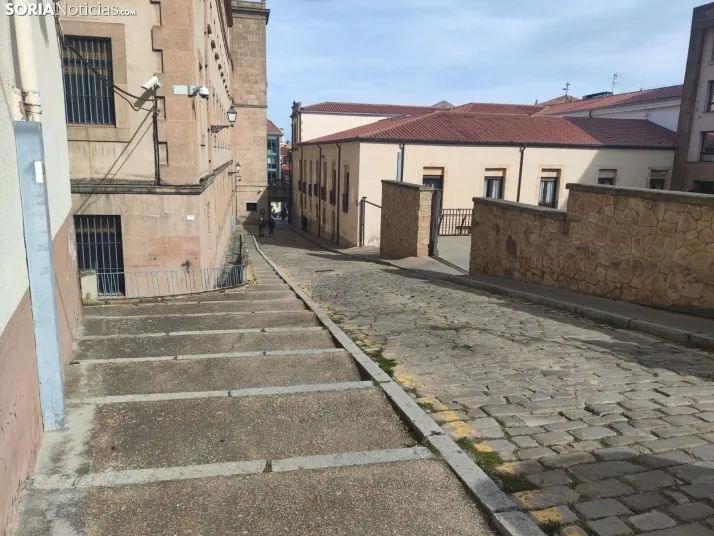 Tramos de escaleras que se mecanizarán en el Calaverón. 