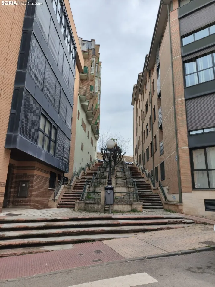 Tramos de escaleras que se mecanizarán en el Calaverón. 