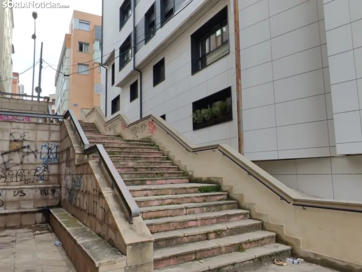 Tramos de escaleras que se mecanizarán en el Calaverón. 