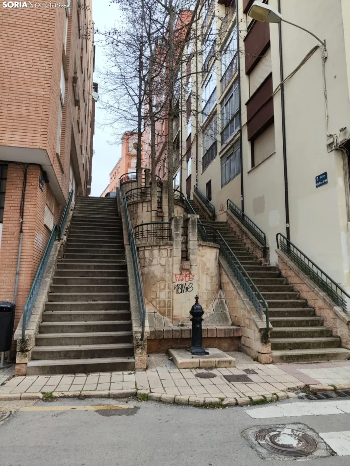Tramos de escaleras que se mecanizarán en el Calaverón. 