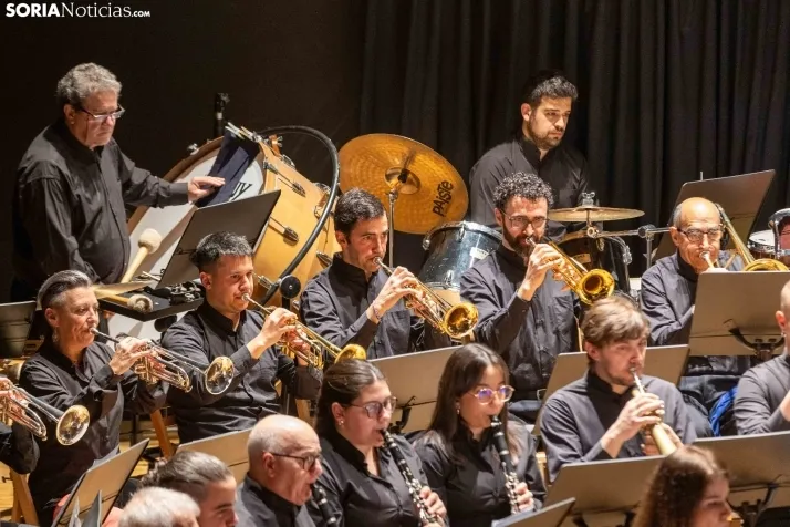 EN FOTOS | La Banda de M&uacute;sica de Almaz&aacute;n cautiva al p&uacute;blico con su concierto &lsquo;M&uac
