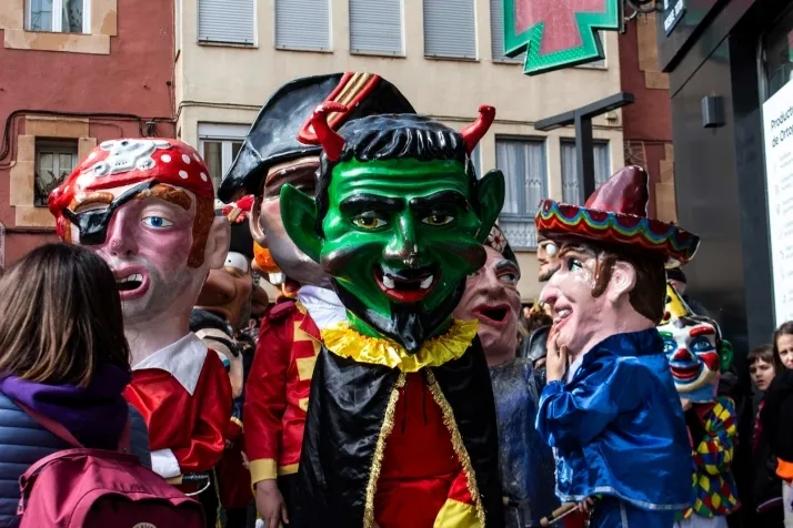 GALER&Iacute;A | Cabezudos, disfraces y chiquiller&iacute;a, obligados ingredientes para el carnaval de Soria 