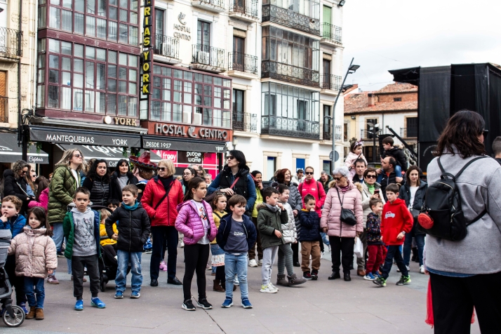 GALER&Iacute;A | Cabezudos, disfraces y chiquiller&iacute;a, obligados ingredientes para el carnaval de Soria 