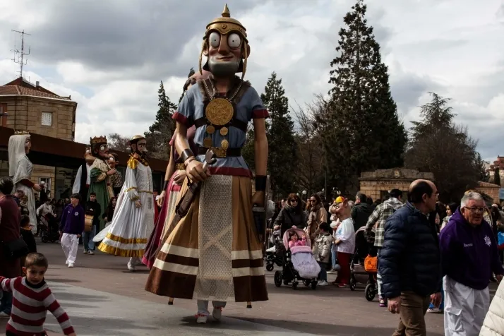 GALER&Iacute;A | Cabezudos, disfraces y chiquiller&iacute;a, obligados ingredientes para el carnaval de Soria 