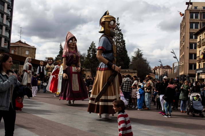 GALER&Iacute;A | Cabezudos, disfraces y chiquiller&iacute;a, obligados ingredientes para el carnaval de Soria 