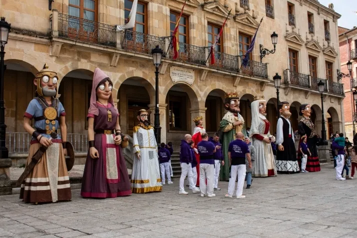 GALER&Iacute;A | Cabezudos, disfraces y chiquiller&iacute;a, obligados ingredientes para el carnaval de Soria 