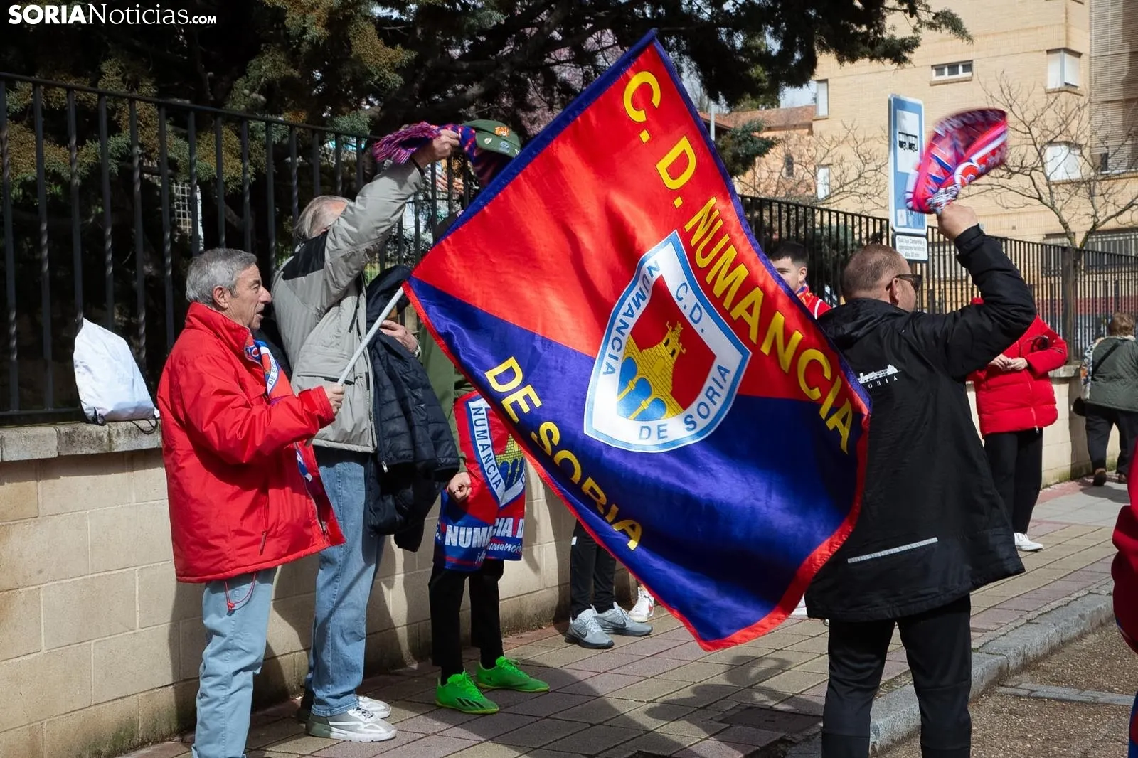Foto 2 - Fotos| Los 45 valientes aficionados numantinos empiezan su traves&iacute;a hasta Pontevedra: 15 horas de viaje y &ldquo;mucha ilusi&oacute;n&rdquo;