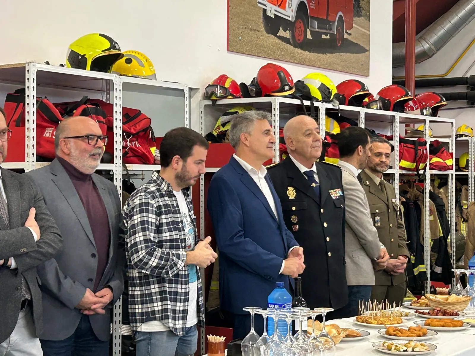 Foto 2 - Bomberos de Soria presenta, en la festividad de su patr&oacute;n, un veh&iacute;culo hist&oacute;rico restaurado 