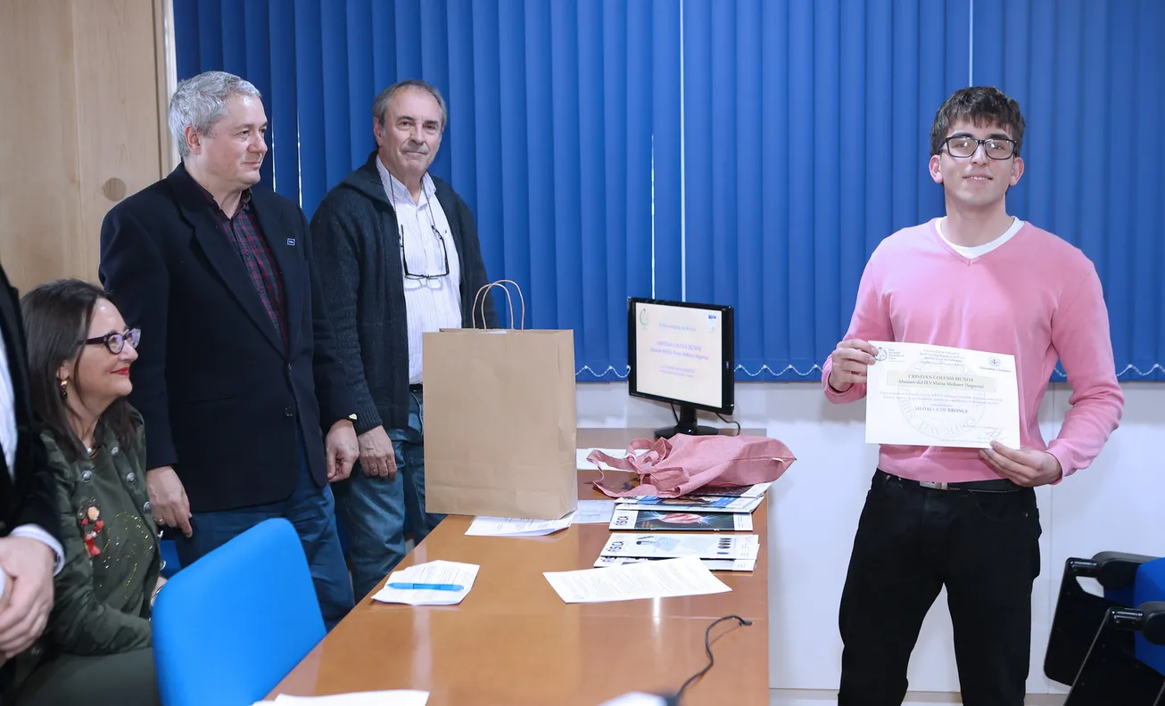 Una imagen de la entrega de premios y diplomas. /UVa