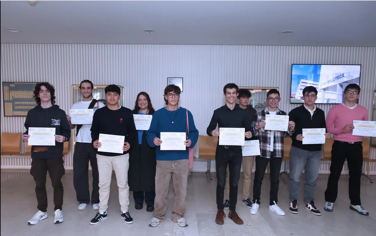 Una imagen de la entrega de premios y diplomas. /UVa