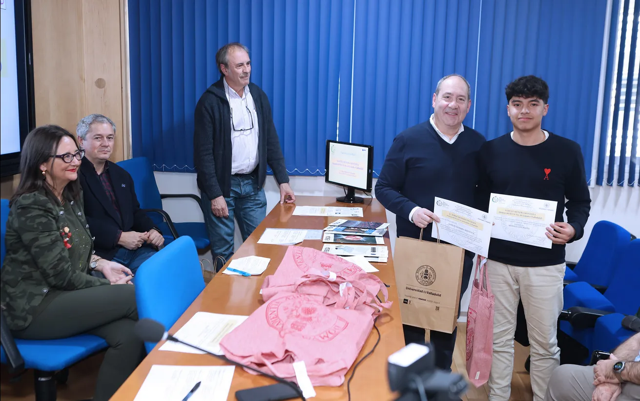 Una imagen de la entrega de premios y diplomas. /UVa