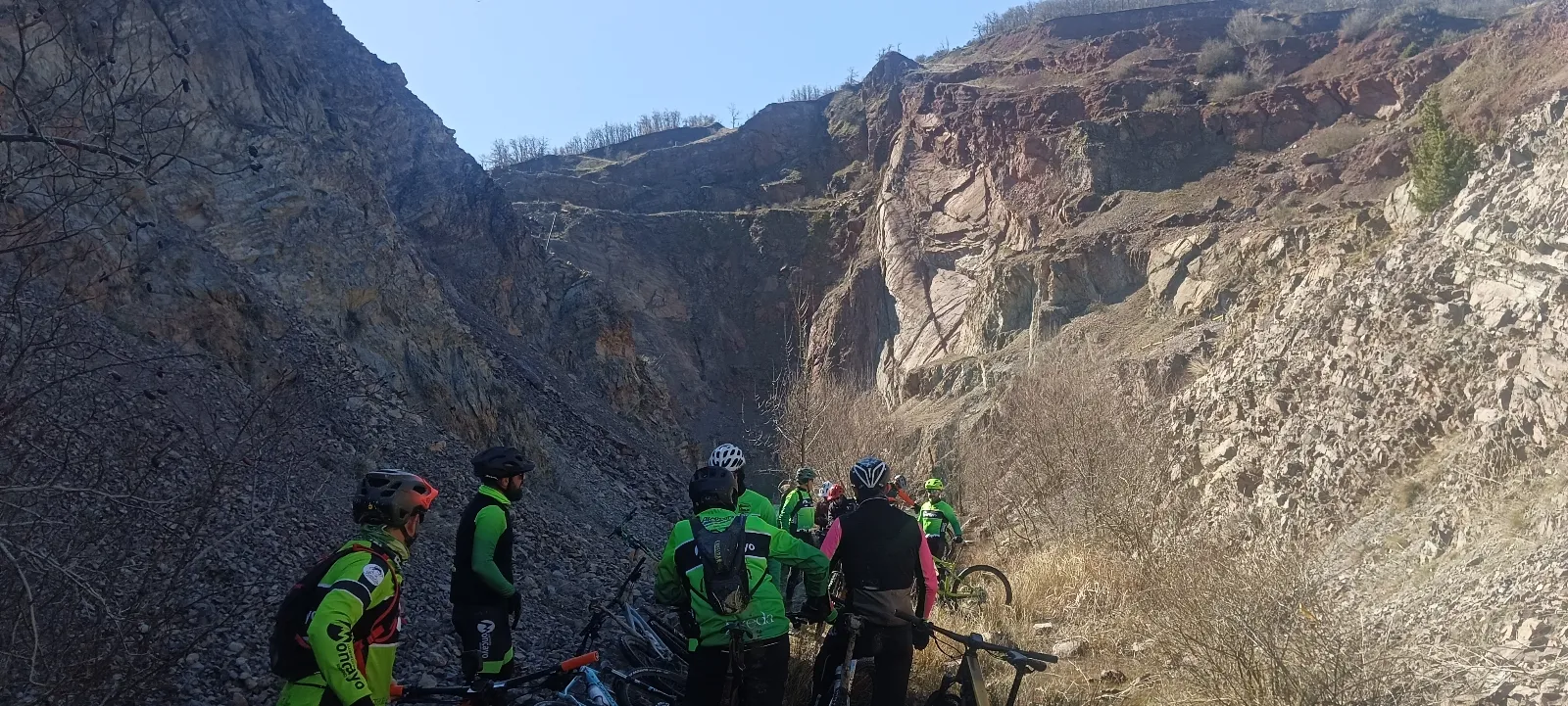 Foto 2 - M&aacute;s de un centenar de ciclistas disfrutan de las nuevas rutas BTT del Moncayo Soriano