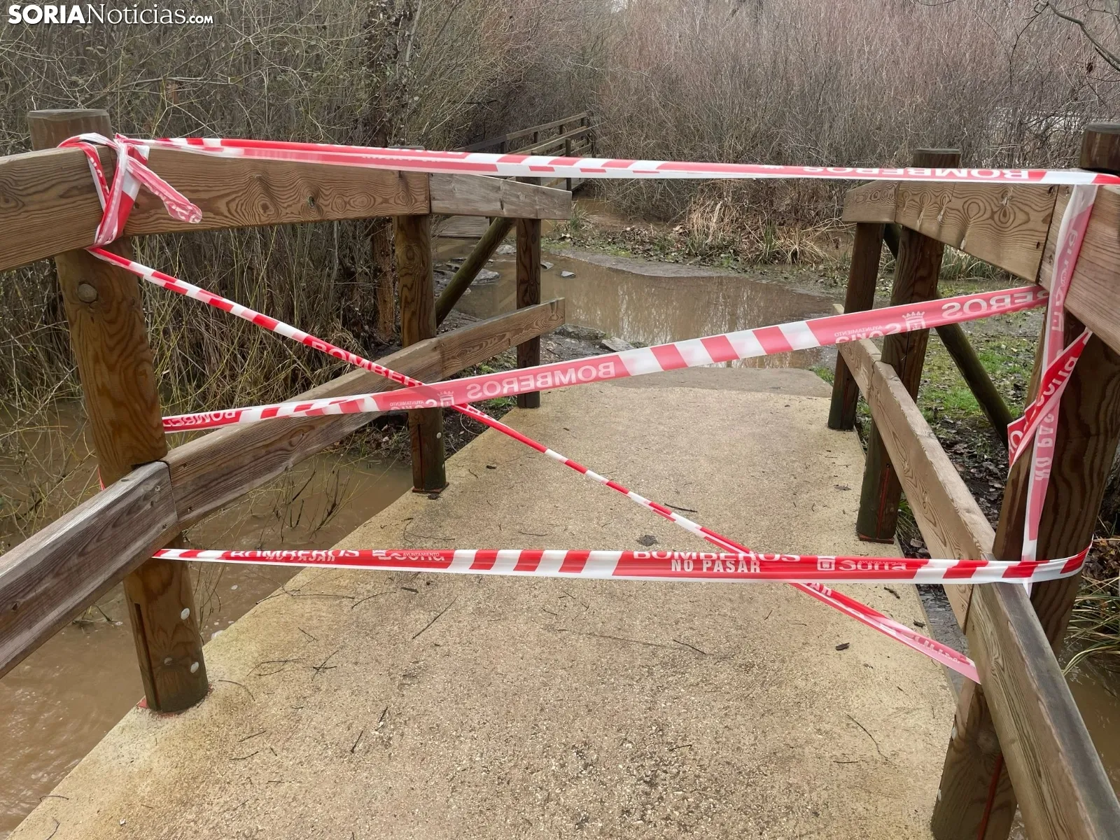 Foto 8 - Los bomberos realizan tareas de prevenci&oacute;n ante el posible desbordamiento del Duero a su paso por Soria