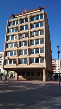 Edificio de la Gerencia de Salud de Área en el Paseo del Espolón.