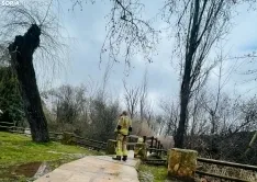 Foto 3 - Los bomberos realizan tareas de prevenci&oacute;n ante el posible desbordamiento del Duero a su paso por Soria