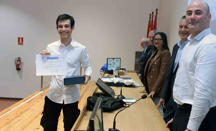  Víctor Muñoz, del IES Castilla, se lleva el primer premio de la Olimpiada de Química del distrito UVa