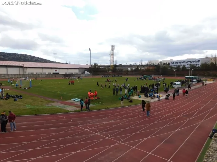 &iexcl;Placados por la diversi&oacute;n! 400 ni&ntilde;os hacen un "ensayo" de rugby en Soria, en fo