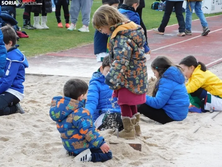 &iexcl;Placados por la diversi&oacute;n! 400 ni&ntilde;os hacen un "ensayo" de rugby en Soria, en fo