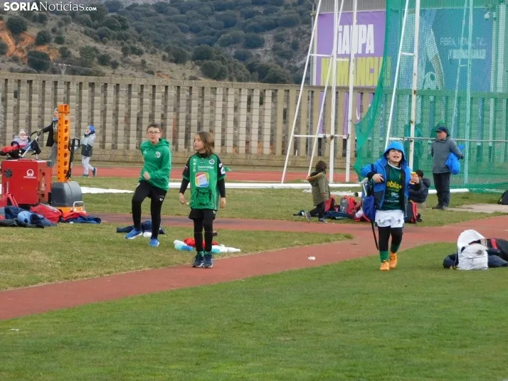 &iexcl;Placados por la diversi&oacute;n! 400 ni&ntilde;os hacen un "ensayo" de rugby en Soria, en fo