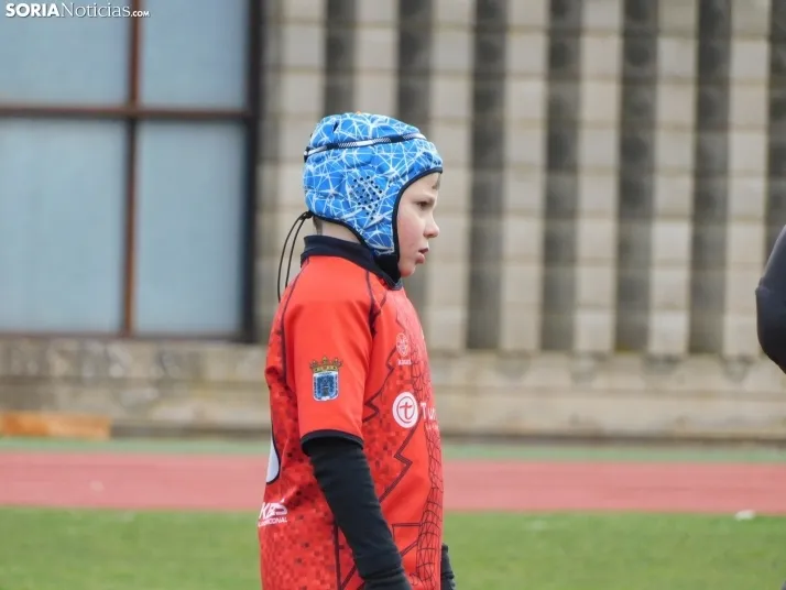 &iexcl;Placados por la diversi&oacute;n! 400 ni&ntilde;os hacen un "ensayo" de rugby en Soria, en fo