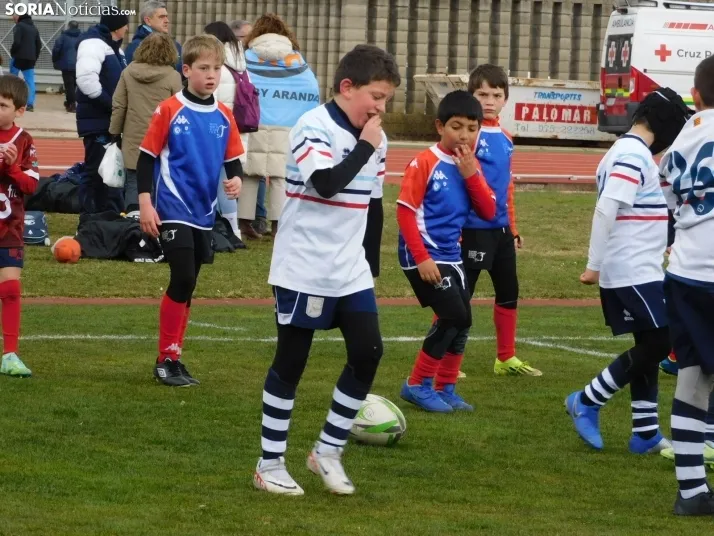 &iexcl;Placados por la diversi&oacute;n! 400 ni&ntilde;os hacen un "ensayo" de rugby en Soria, en fo