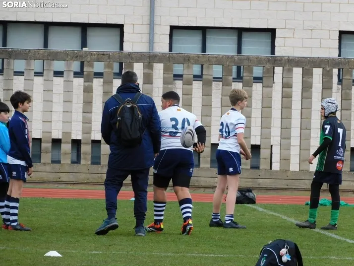 &iexcl;Placados por la diversi&oacute;n! 400 ni&ntilde;os hacen un "ensayo" de rugby en Soria, en fo