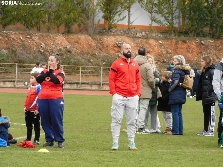 &iexcl;Placados por la diversi&oacute;n! 400 ni&ntilde;os hacen un "ensayo" de rugby en Soria, en fo