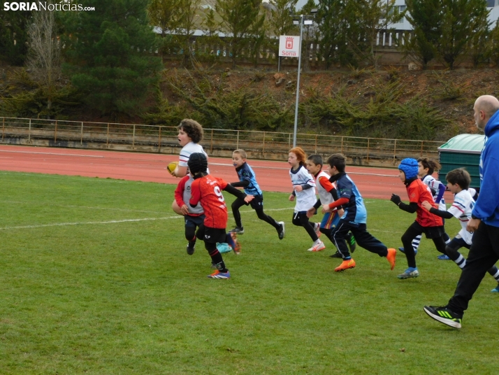 &iexcl;Placados por la diversi&oacute;n! 400 ni&ntilde;os hacen un &quot;ensayo&quot; de rugby en Soria, en fo