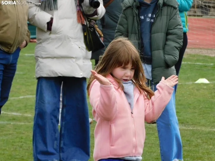 &iexcl;Placados por la diversi&oacute;n! 400 ni&ntilde;os hacen un "ensayo" de rugby en Soria, en fo