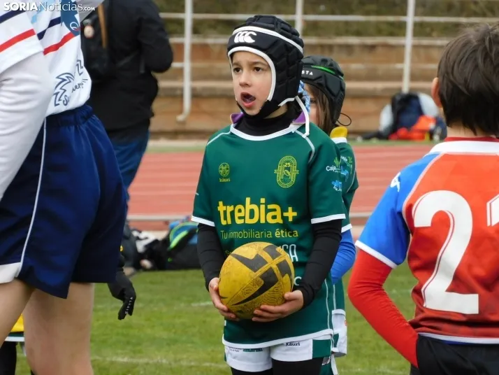 &iexcl;Placados por la diversi&oacute;n! 400 ni&ntilde;os hacen un "ensayo" de rugby en Soria, en fo