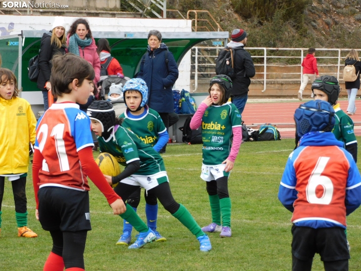 &iexcl;Placados por la diversi&oacute;n! 400 ni&ntilde;os hacen un &quot;ensayo&quot; de rugby en Soria, en fo